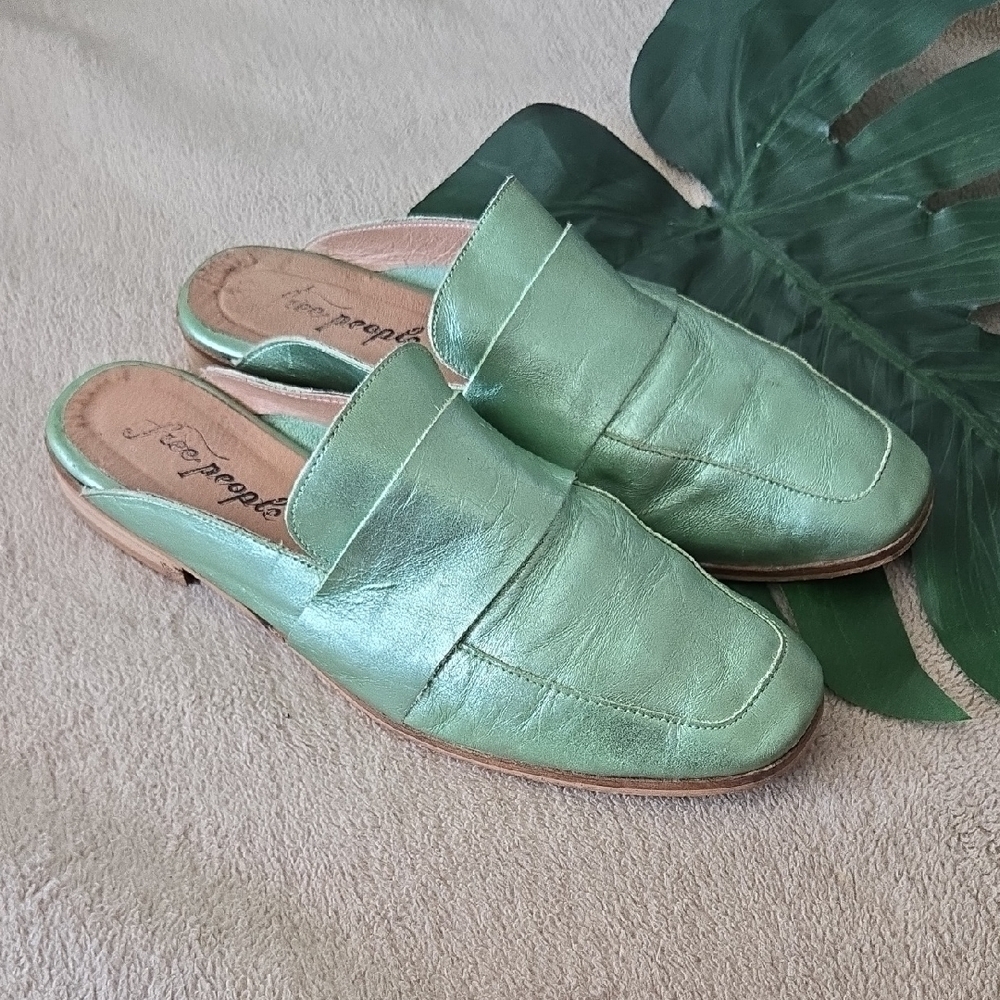Free People Metallic Green Leather Mules Slip On Size 39/8